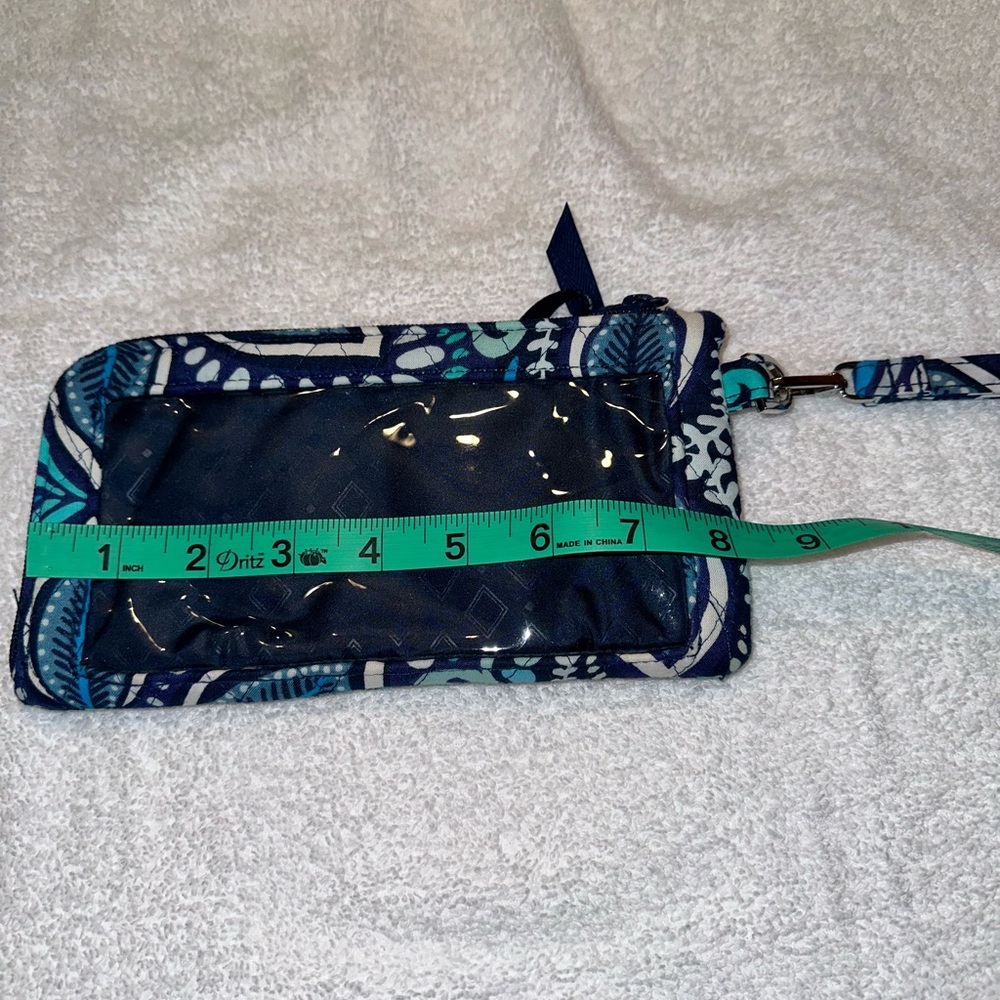 Vera Bradley Tech Wristlet Retired Pattern Blue Island Medallion. - Picture 7 of 8